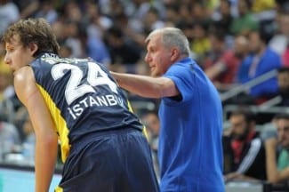Vesely ya brilla con el Fenerbahçe: la hunde sobre el 2.21 m. Marjanovic (Vídeo)