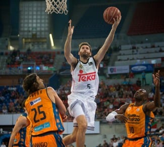 Supercopa: El acierto de Rudy y Llull frena al Valencia y mete al Madrid en la final