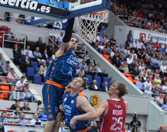 El Valencia, el Fuenlabrada y el Tenerife ganan fuera. Y el Obradoiro arrolla en casa