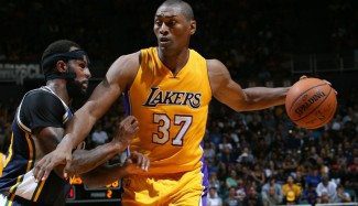Más veteranía para los jóvenes Lakers: renuevan a Metta World Peace con 36 años