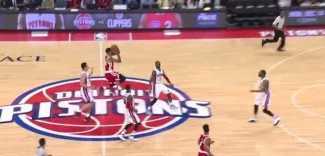 ¿El triple del año? Mira cómo le da la victoria Matt Barnes a Memphis (Vídeo)