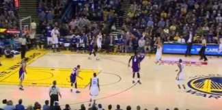 Festival del triple en Oakland. Curry y Casspi, en un duelo antológico. ¡Alucina! (Vídeo)