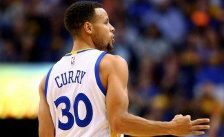 El histórico comienzo de los Warriors, por Curry. ¡Sus 125 triples en el 24-0! (Vídeo)