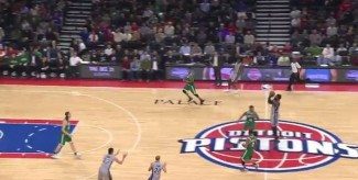 Drummond no sólo sabe rebotear. ¡Mira desde donde la mete contra los Celtics! (Vídeo)