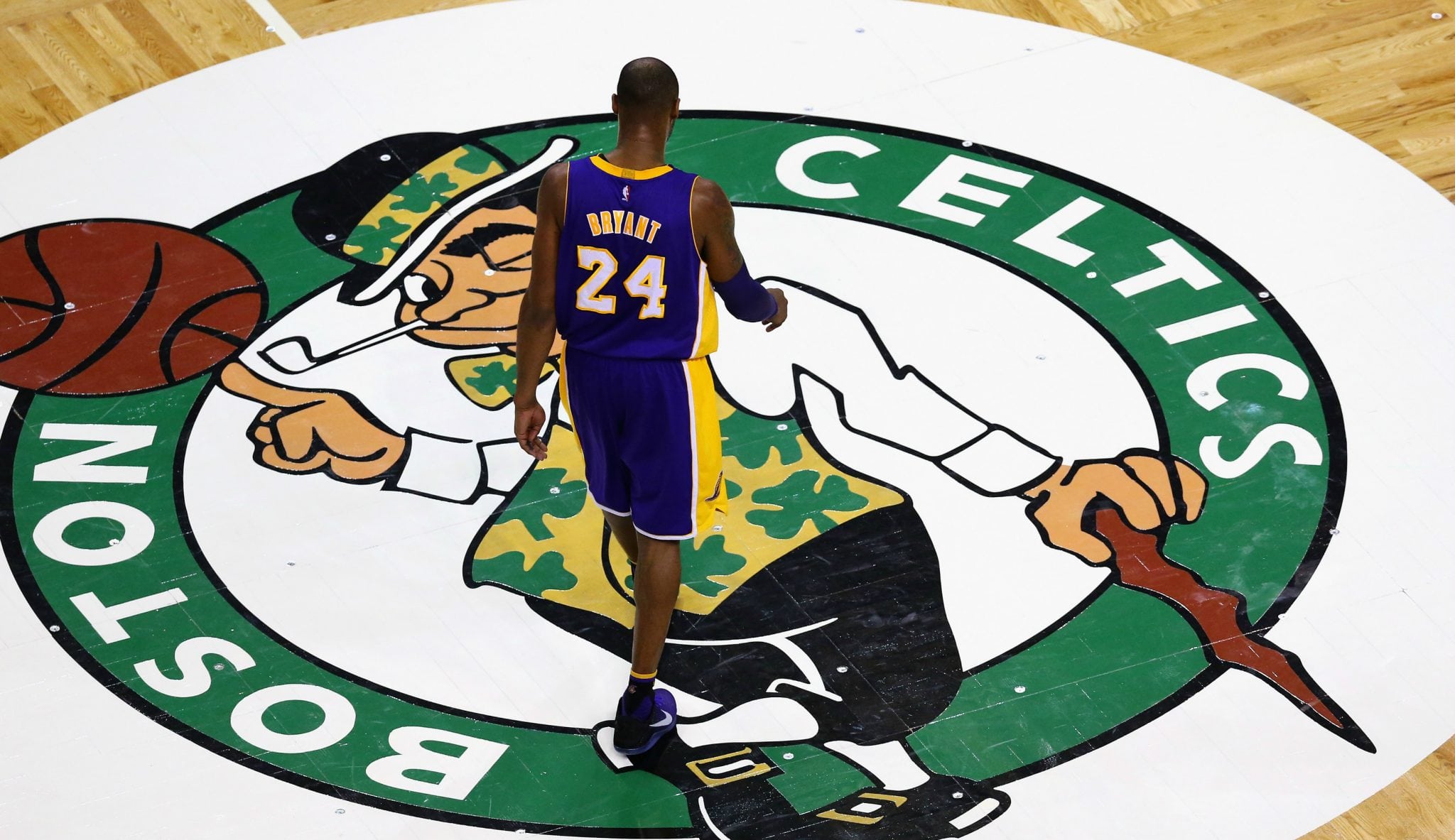 Kobe se despide de Boston a lo grande: pitos, ovaciones y triunfo con doble-doble (Vídeo)
