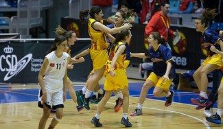 Paula Fraile reina en una final de ‘locos’. Cataluña reedita el título de campeona de España infantil