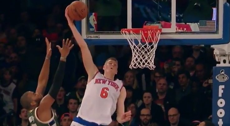 Porzingis dicta sentencia en ambos aros ante los Bucks. Melo busca su triple doble (Vídeo)