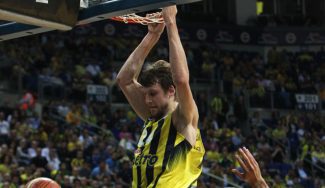 Vesely renueva tres temporadas con el Fenerbahçe: «No hemos acabado el trabajo»