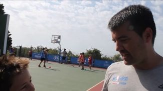 Cuco Rodríguez, preparador físico del Sevilla, a examen por los jugadores del JR NBA Gigantes Camp (Vídeo)
