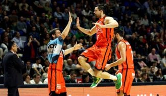 Rafa Martínez impulsa al Valencia en Málaga: 6 triples sin fallo antes del descanso (Vídeo)