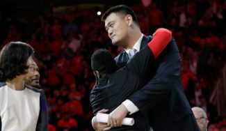 Harden se exhibe en la noche de homenaje a Yao: 42 puntos y canasta decisiva (Vídeo)