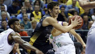 El Canarias vence al Unicaja: Richotti pone el espectáculo y Vázquez, un taponazo (Vídeos)