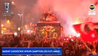 El Fenerbahçe desata la locura en Estambul: «No lo había visto ni en las películas» (Vídeo)