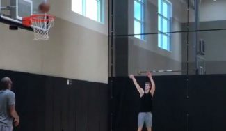 ¡No falla! Así enchufa Lauri Markkanen, aspirante al Top10 del Draft NBA (Vídeo)