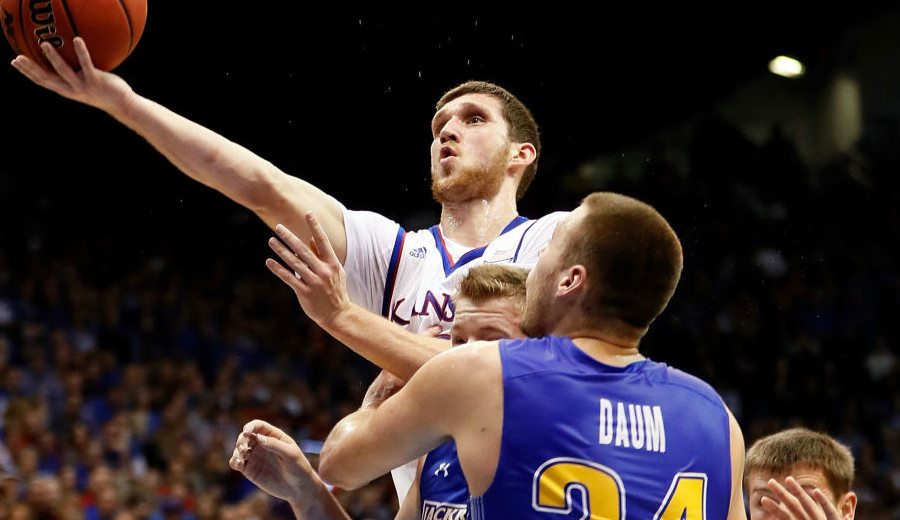 Mykhailiuk bate su récord anotador en la NCAA: 27 puntos ante South Dakota State