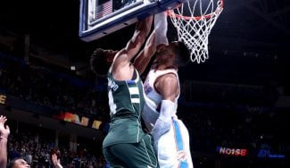 Antetokounmpo supera a Westbrook con un polémico matazo ganador