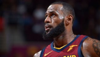 LeBron James sigue haciendo historia; los Cavs, 4-0 ante los Raptors