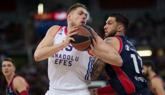 El Baskonia no aprovecha la victoria del Barcelona y se medirá al Fenerbahce en playoffs