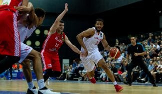 Shavon Shields volvió lesionado de su partido con Dinamarca