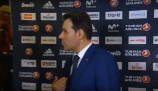 El feo enganchón de un miembro del Barça Lassa con Dimitris Itoudis