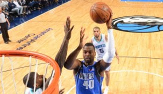 Harrison Barnes es traspasado en pleno partido y LeBron raja en Instagram