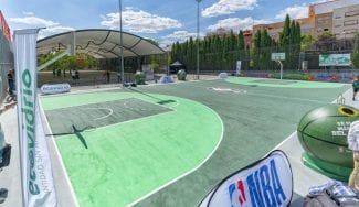 Ecovidrio y NBA ponen al servicio de los madrileños una pista de vidrio reciclado