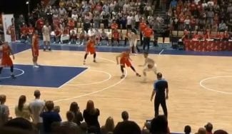 Un ACB le da el pase para el clasificatorio del EuroBasket a Dinamarca con un triplazo