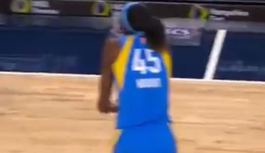 La absurda expulsión de Astou Ndour en un partido de la WNBA