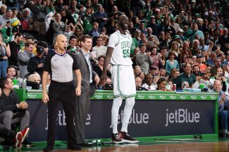 El fenómeno Tacko Fall y su locura: Debuta en casa y así lo pidió el público… (Vídeo)