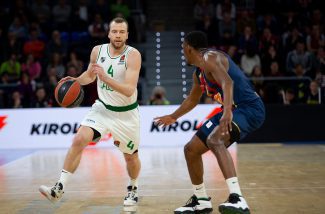 El Baskonia no reacciona, cae en casa y se aleja de los Playoffs de la Euroliga