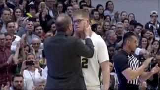 Historión: supera un coma tras un accidente de tráfico y logra su sueño de anotar en la NCAA (Vídeo)