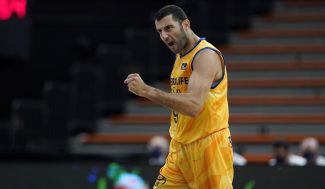 Bourousis seguirá jugando en Grecia: Firma por el Peristeri B.C. hasta final de temporada