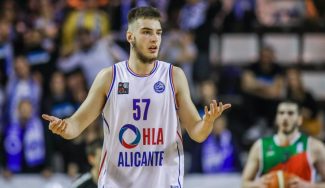 Alejandro Galán renueva con el Surne Bilbao Basket y regresa al HLA Alicante lo que resta de temporada