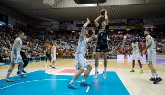 El Bàsquet Girona vence al Casademont Zaragoza y sale de la zona de descanso